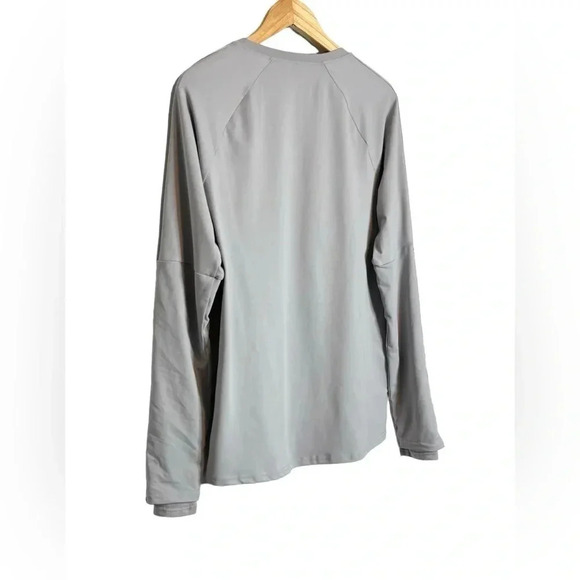 Fabletics | Cashel Adjustable Sleeve Top II Gray Cinch Sleeve Thumbholes - Picture 7 of 10